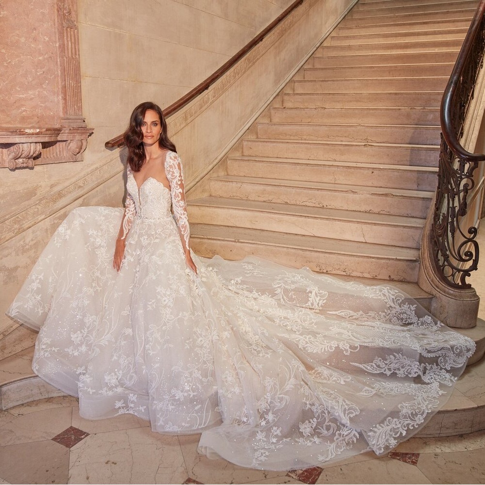 Eve of Milady wedding gown 4379 NEVER WORN
